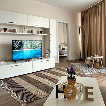 Moonlight Charming Shelter - 3Br 180º Balcony View Apartment Oradea Exterior photo