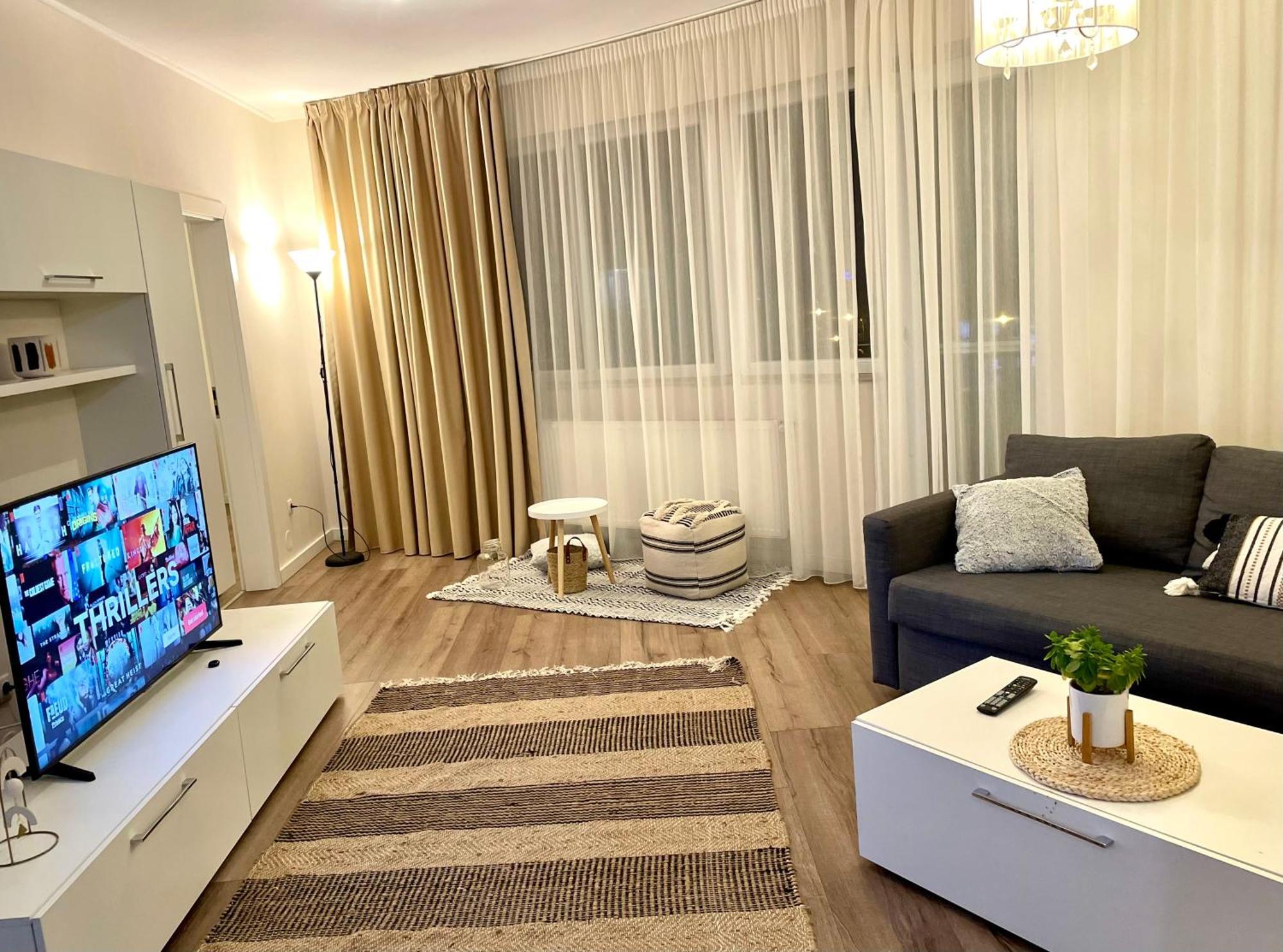 Moonlight Charming Shelter - 3Br 180º Balcony View Apartment Oradea Exterior photo